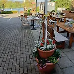 U Kostela