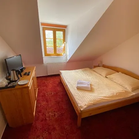 Konukevi U Kostela Frymburk