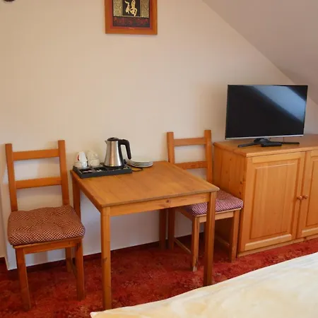 Konukevi U Kostela 3*