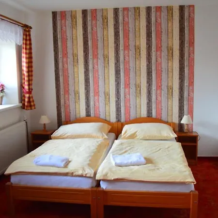 Konukevi U Kostela 3*