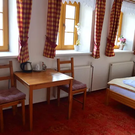 Konukevi U Kostela 3*