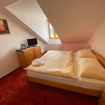 Konukevi U Kostela Frymburk