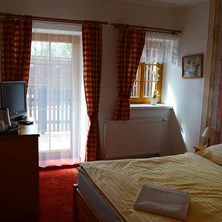 U Kostela * Frymburk